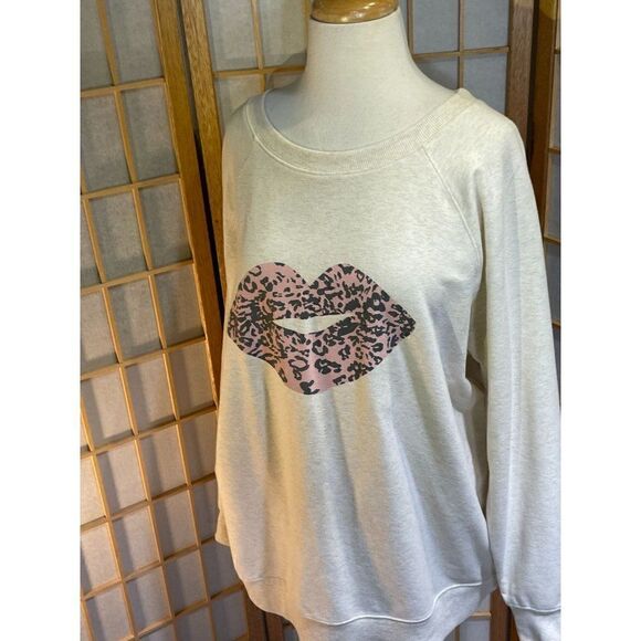 WildFox Lg Lipstick Fleece  - Picture 12 of 14